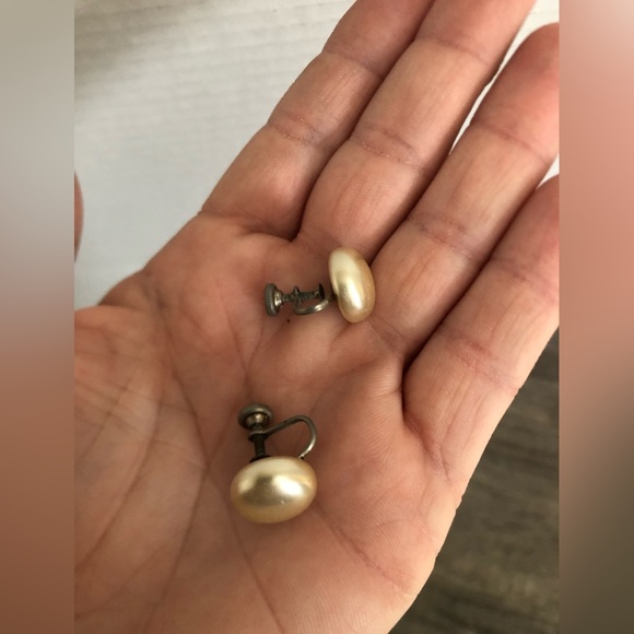 Vtg Faux Pearl Screw Back Earrings - Picture 4 of 9